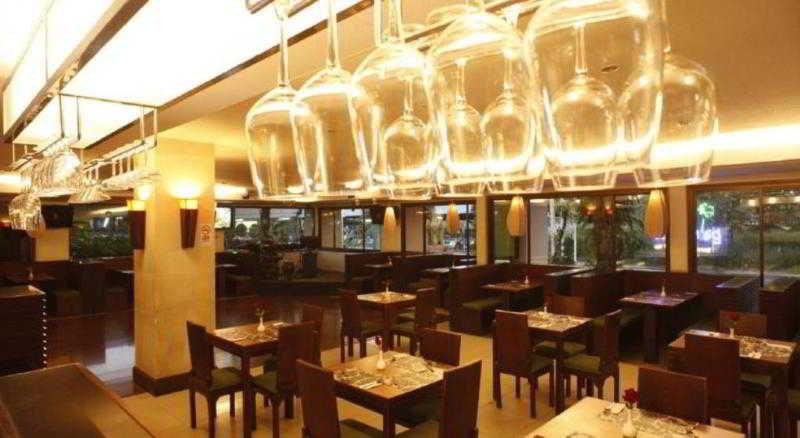 Royal Peninsula Hotel Chiangmai Чиангмай Екстериор снимка