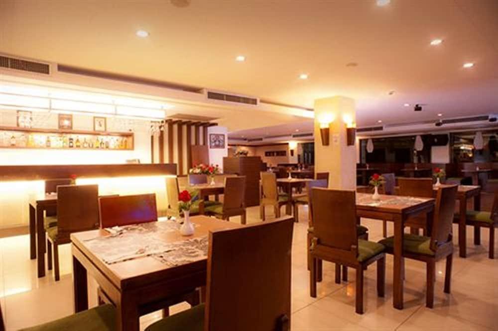 Royal Peninsula Hotel Chiangmai Чиангмай Екстериор снимка