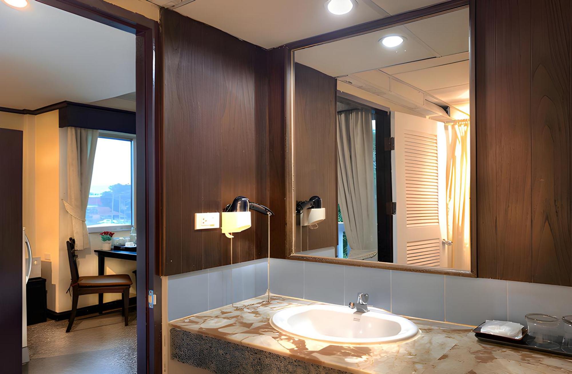 Royal Peninsula Hotel Chiangmai Чиангмай Екстериор снимка