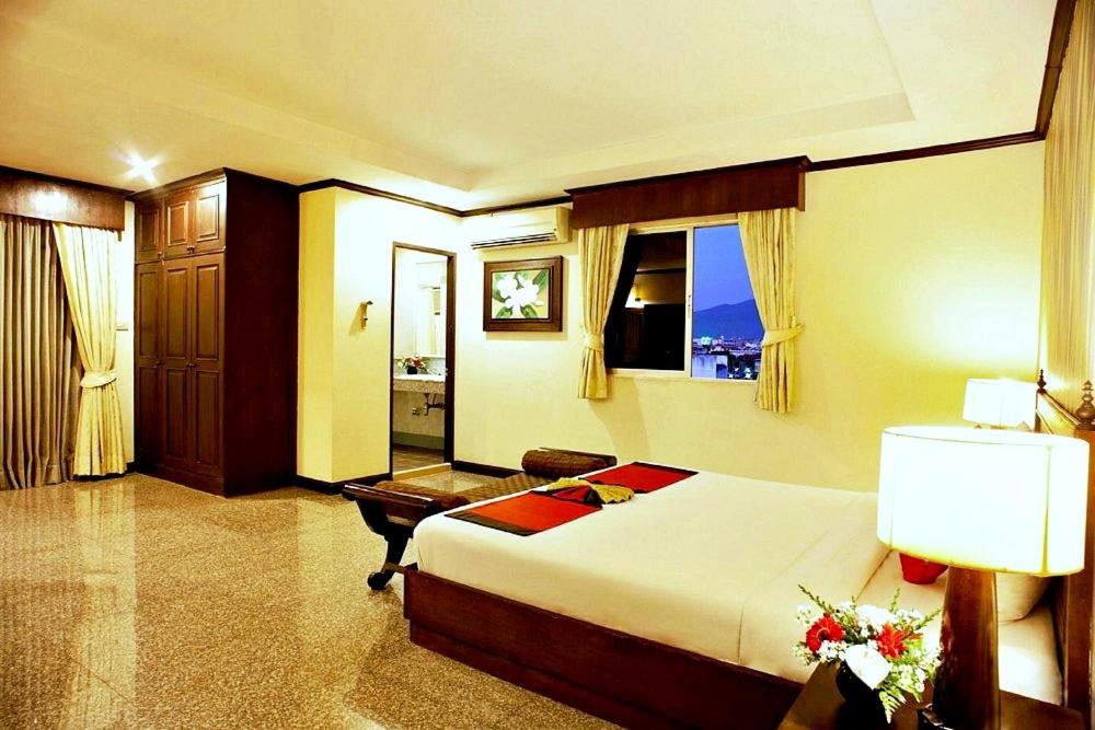 Royal Peninsula Hotel Chiangmai Чиангмай Екстериор снимка