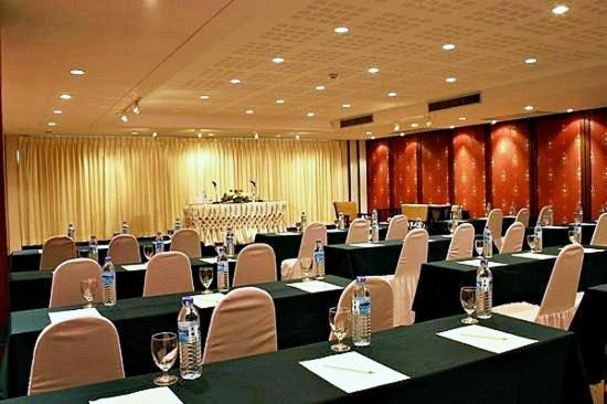 Royal Peninsula Hotel Chiangmai Чиангмай Екстериор снимка